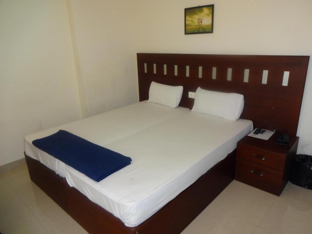 Metro Kochin Business Hotel Екстер'єр фото
