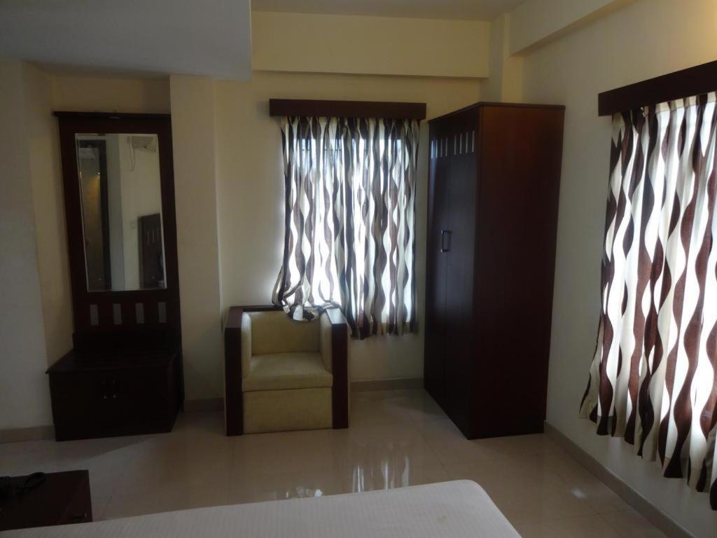 Metro Kochin Business Hotel Екстер'єр фото