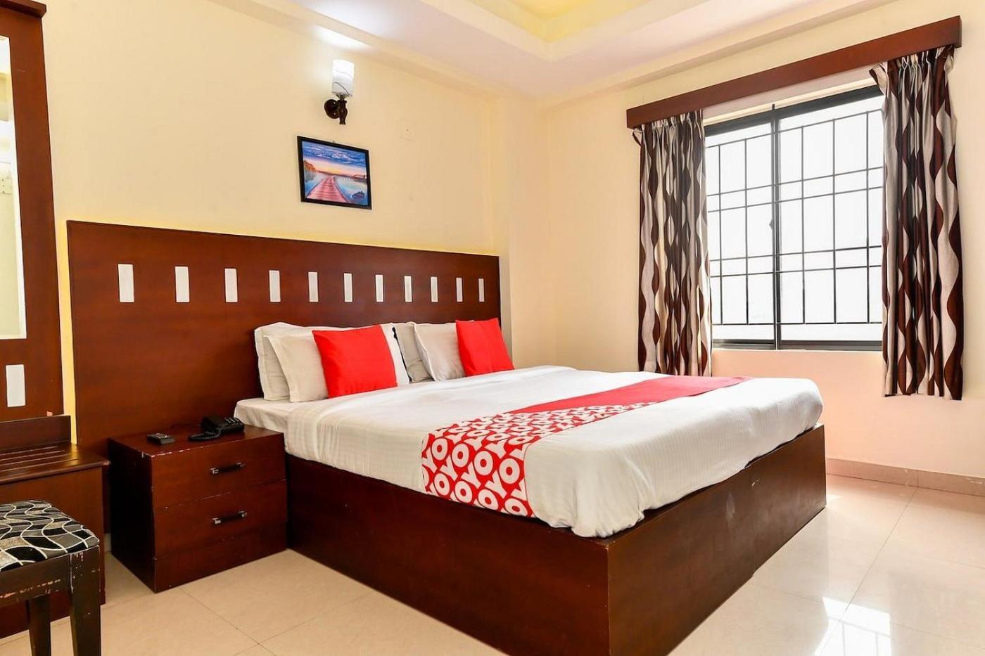 Metro Kochin Business Hotel Екстер'єр фото