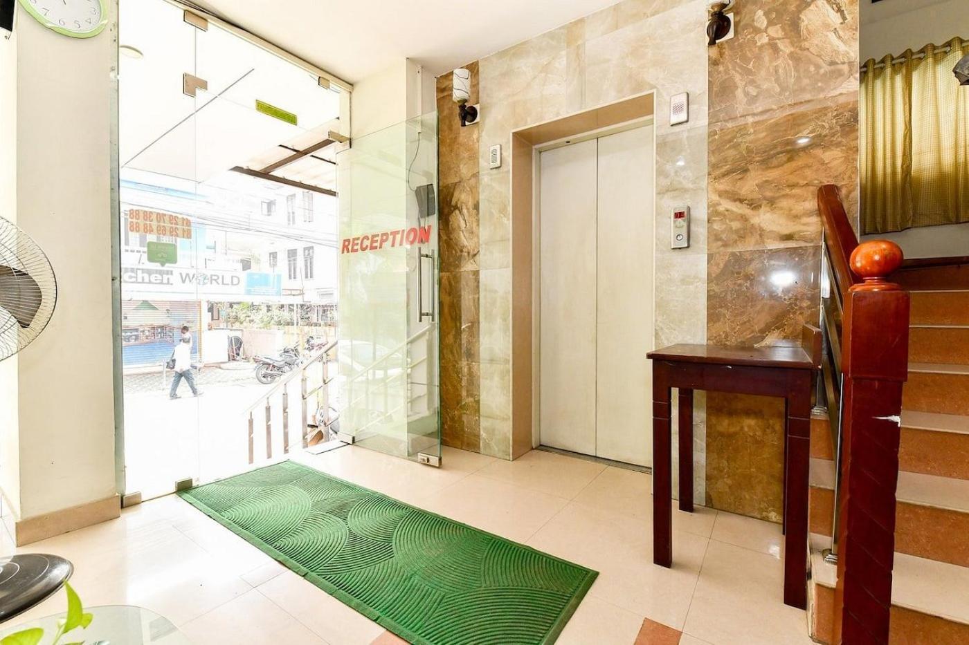 Metro Kochin Business Hotel Екстер'єр фото