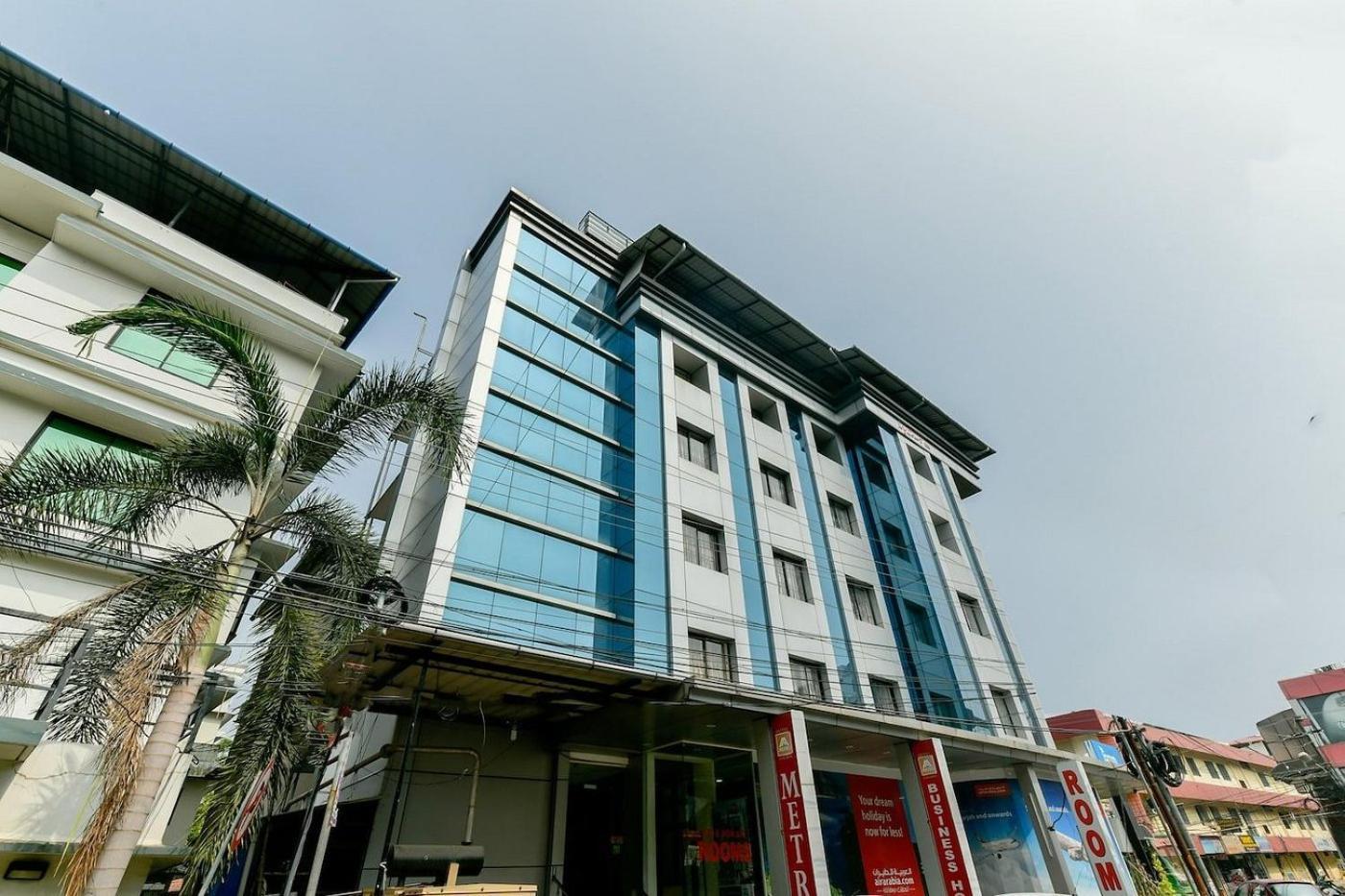 Metro Kochin Business Hotel Екстер'єр фото