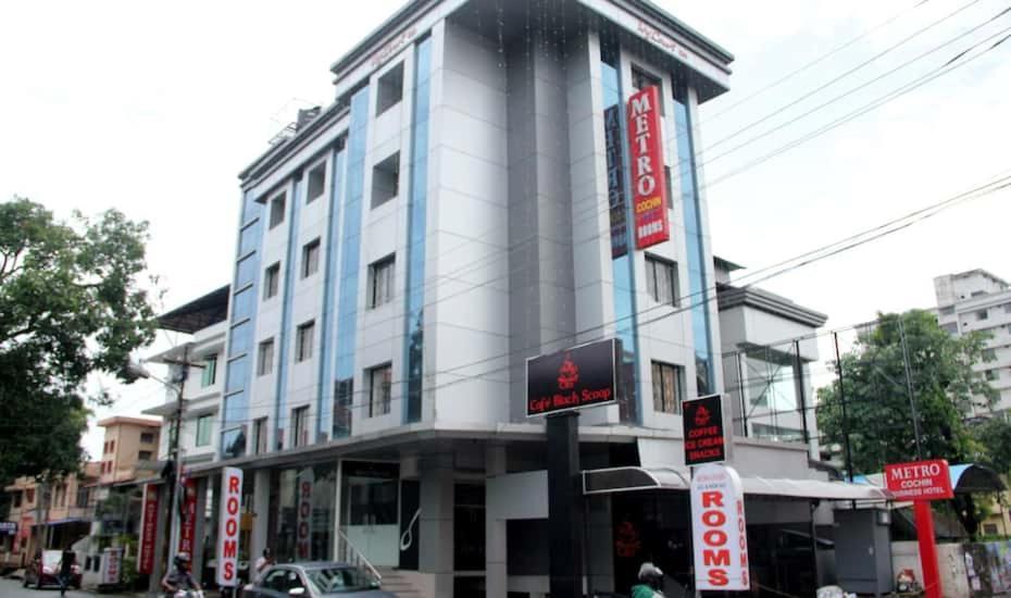 Metro Kochin Business Hotel Екстер'єр фото