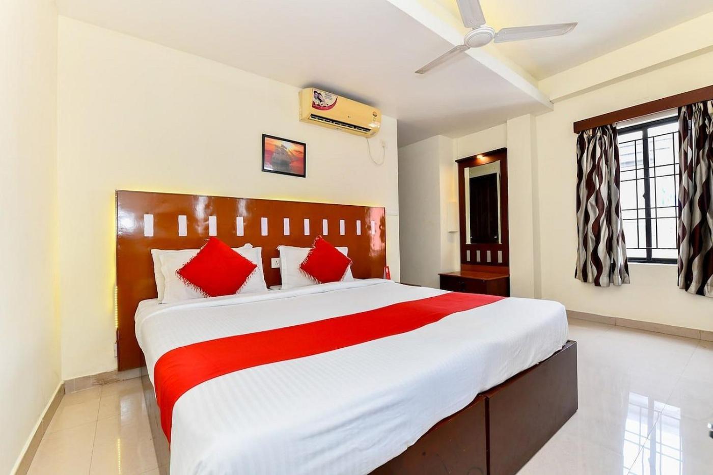Metro Kochin Business Hotel Екстер'єр фото