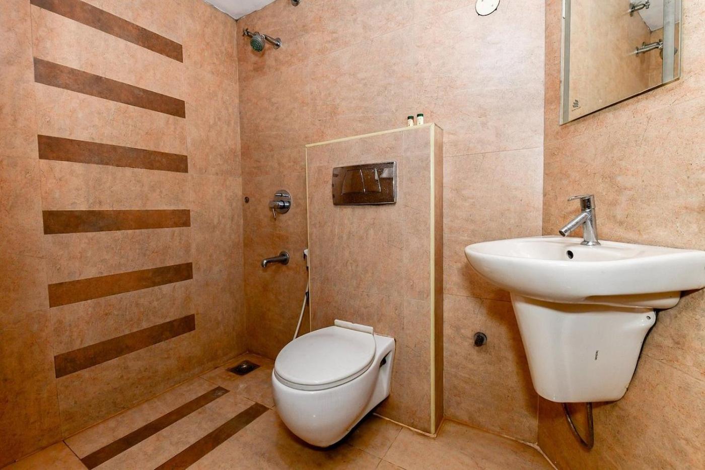 Metro Kochin Business Hotel Екстер'єр фото