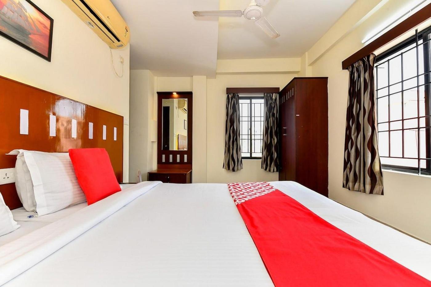 Metro Kochin Business Hotel Екстер'єр фото