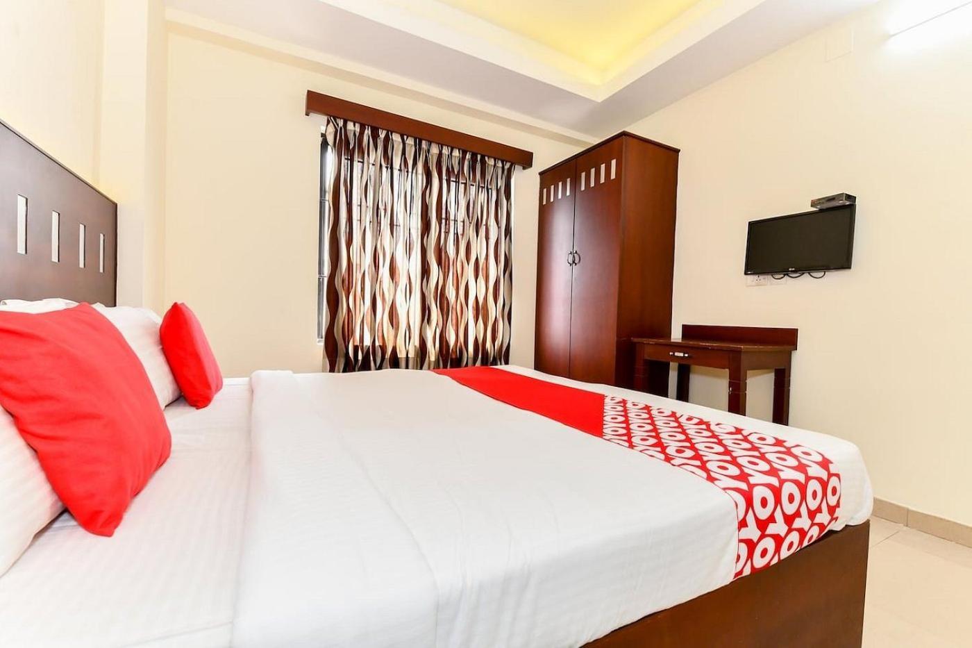 Metro Kochin Business Hotel Екстер'єр фото